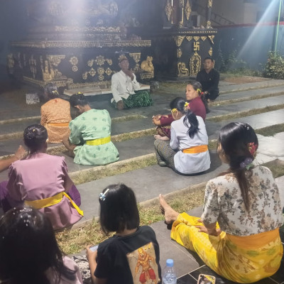 Persembahyangan di Pura Pucangsari, Penyuluh Hindu Ajak Umat Perkuat Spiritual dan Kebersamaan
