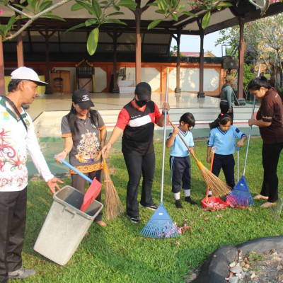 Green Dharma, ASN Bimas Hindu Palangka Raya Bersihkan Pura Pitamaha