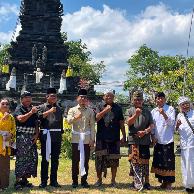 Kunjungi Pura Jagatnatha Mayura, Utusan Khusus Presiden: Indonesia Maju Berangkat dari Masyarakat yang Rukun