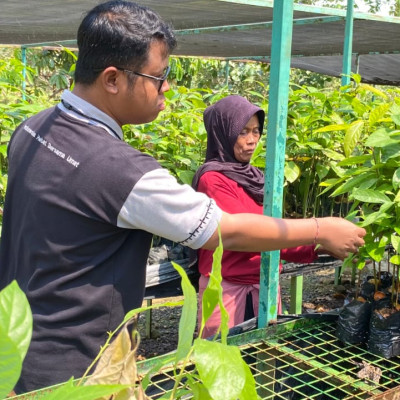 100 Bibit Pohon untuk Pura, Penyuluh Hindu Karanganyar Perkuat Gerakan Ekoteologi