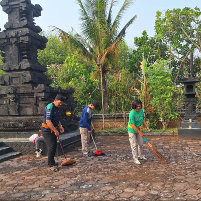 Wujudkan Kesucian dan Kebersihan Rumah Ibadah, Umat Hindu Kota Pekalongan Gelar Aksi GEMBIRA di Pura Lingga Buana Ksira Arnawa