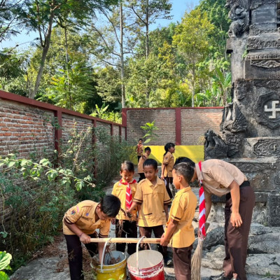 Dukung Program Green Dharma, Siswa Adi Widyalaya Cahaya Saraswati Gelar Gerakan GEMBIRA
