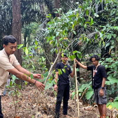 Implementasi Ajaran Ekoteologi, Mahasiswa Hindu Berbakti Jaga Keseimbangan Alam Nganjuk