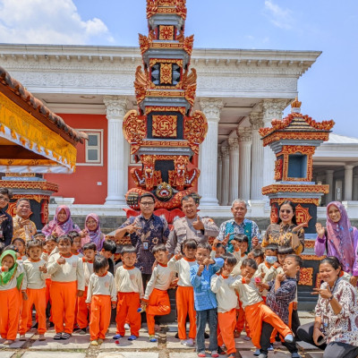 Kunjungi Pura Shantiloka, Siswa TK di Klaten Belajar Toleransi Sejak Dini