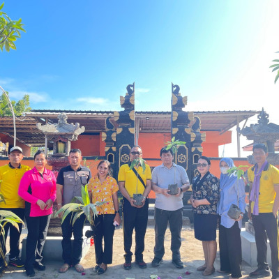 Tanam Pohon di Pura Giri Nantha, Kemenag Lembata Perkuat Sinergi dengan Lembaga Keagamaan Hindu