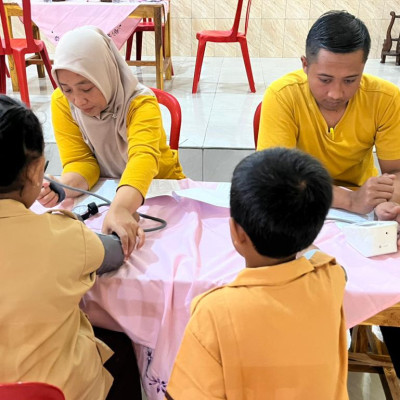 Sinergi Wujudkan Generasi Berkualitas, Widyalaya Cahaya Saraswati Fasilitasi Imunisasi dan Cek Kesehatan Dini