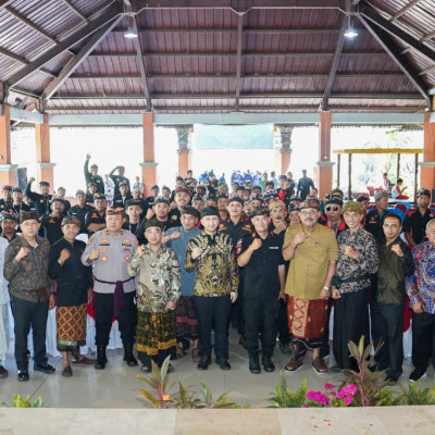 Ratusan Pecalang se-Jatim Ikuti Bimtek di Sidoarjo, Wagub Emil Dardak Siap Didapuk Jadi Penasihat