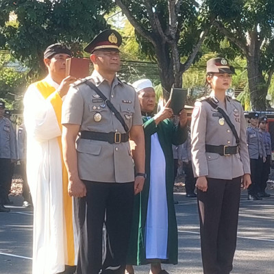 Penyuluh Agama Hindu Manggarai Barat Berikan Pelayanan Rohani pada Sertijab Pejabat Utama Polres Manggarai Barat