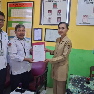 Tak Hanya Bina Umat, Penyuluh Agama Hindu Karanganyar Proaktif Penuhi Kebutuhan Guru di Sekolah