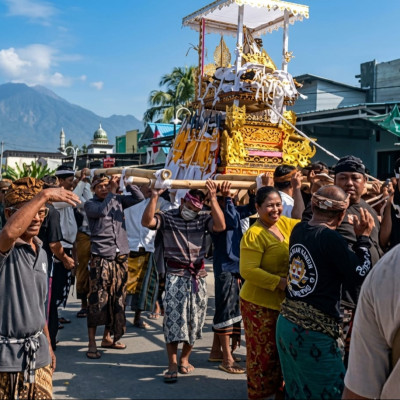 Ribuan Umat Hindu Ikuti Ngaben Masal dan Upacara Keagamaan di Parigi Moutong, Bupati Erwin Burase Tekankan Pentingnya Gotong Royong