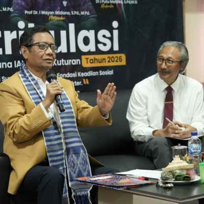 Di Hadapan Mahasiswa Pascasarjana IAHN Mpu Kuturan, Prof. Mahfud MD Bedah 7 Karakter SDM Hindu Unggul
