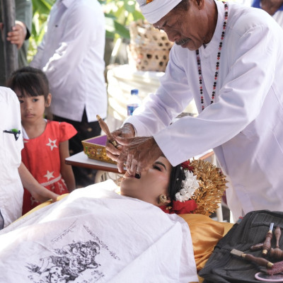 Bukti Nyata Kemenag Berdampak, IAHN Mpu Kuturan Singaraja Fasilitasi Metatah Murah Berbasis Keumatan
