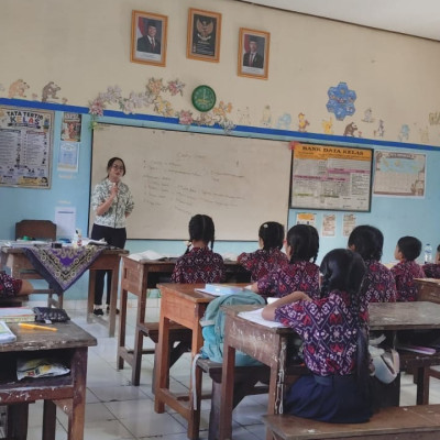 Benteng Moral Era Modern, Kemenag Gianyar Edukasi Praktik Tri Sandhya bagi Siswa Tegallalang