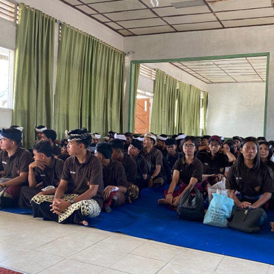 Resapi Filosofi Jnana Marga dan Yadnya, Siswa SMAN 1 Pagar Dewa Bedah Esensi Sarana Upakara