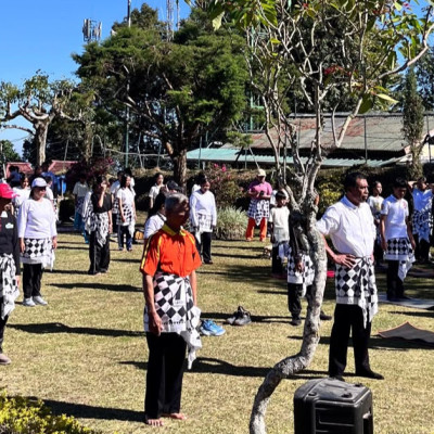 Persiapkan Mental Remaja Pra-Nikah, Kemenag Karanganyar Gelar Cetho Beryoga di Pelataran Candi Cetho