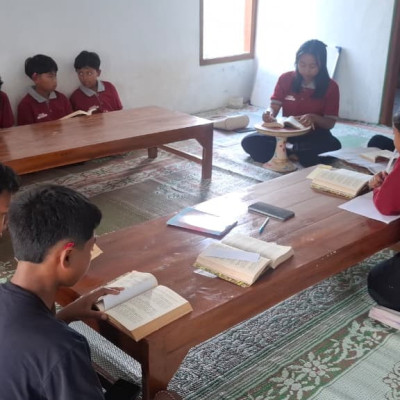 Bangun Literasi Keagamaan Sejak Dini, Kemenag Karanganyar Gembleng Pembelajaran Bhagavad Gita Pasraman