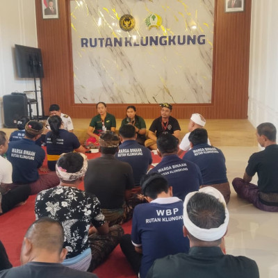 Gunakan Tembang Pupuh Ginada, Bimbingan Rohani Warga Binaan Rutan Klungkung Beri Refleksi Kerendahan Hati