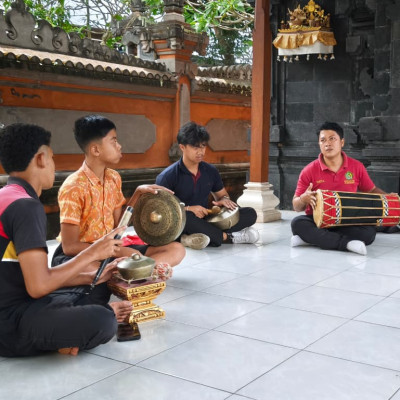 Dari Tabuhan Kecil, Siswa SLBN 1 Klungkung Belajar Mengenal Geguntangan