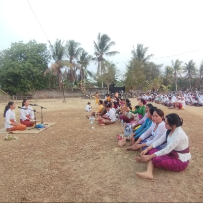 Baca Sloka Bhagawadgita di Depan Umat, Sisya Pasraman Mesuji Latih Sraddha dan Kepercayaan Diri