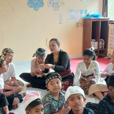 Perkuat Karakter Generasi Muda, Penyuluh Agama Hindu Bina Remaja Pasraman Gurukula Melalui Yoga dan Seni Budaya