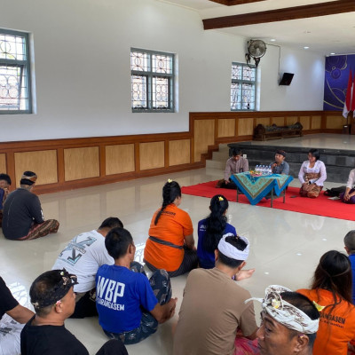 Sarana Pemulihan Mental dan Spiritual, Pelatihan Melantunkan Dharma Gita Sentuh 63 Warga Binaan di Karangasem