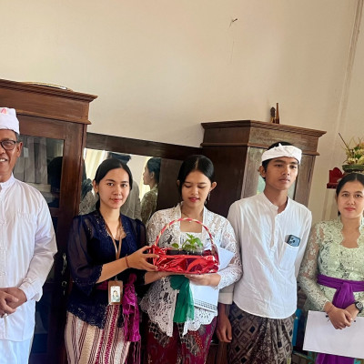 Bekali Calon Pengantin dengan Nilai Dharma, Penyuluh Hindu Klungkung Serahkan Benih Cinta