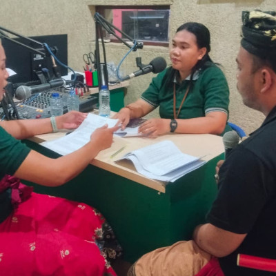 Bedah Filosofi Pupuh Ginada Melalui Radio, Syiar Nilai Kerendahan Hati Jangkau Umat di Empat Kabupaten