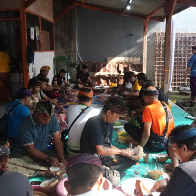 Simakrama dan Ngelawar di Pura Giri Kusuma, Tradisi yang Menyatukan Umat dan Menjaga Warisan Hindu