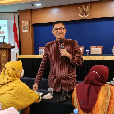 Dukung Pelestarian Kearifan Lokal, Akademisi STAHN Jawa Dwipa Dorong Guru SD Semarang Perkuat Literasi Bahasa Jawa