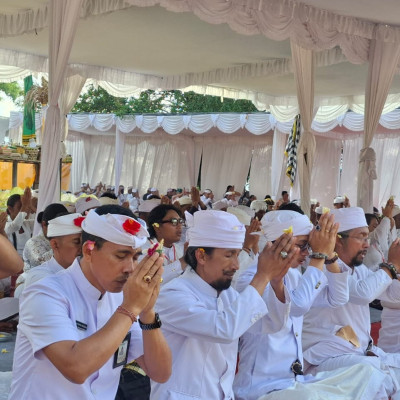 Konservasi Berbasis Ekoteologi: Umat Hindu Batur Tancapkan Komitmen Pelestarian Danau dan Gunung Lewat Ritual Medewasraya