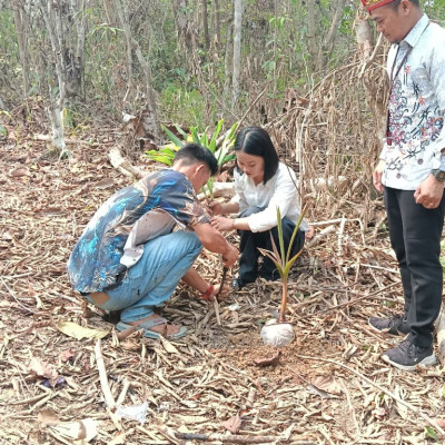 Akselerasi Green Dharma dan RBKS, Bimas Hindu Barito Timur Ajak Calon Pengantin Tanam Pohon Ekoteologi
