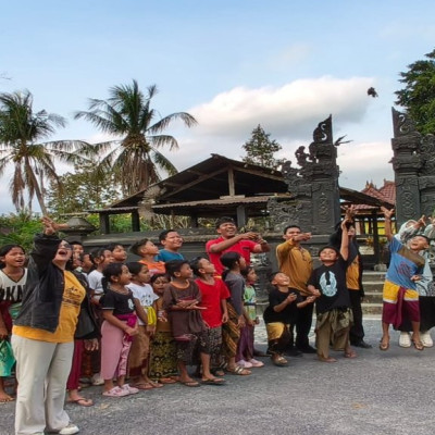 Sinergi Lintas Agama, Bimas Hindu Lombok Tengah Lepasliarkan Burung Sebagai Wujud Ekoteologi