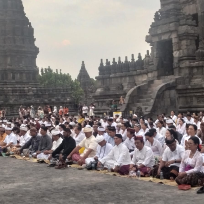Sucikan Kawasan Candi Prambanan, Umat Khidmat Laksanakan Upacara Parisudha Paripurna Sivagraha