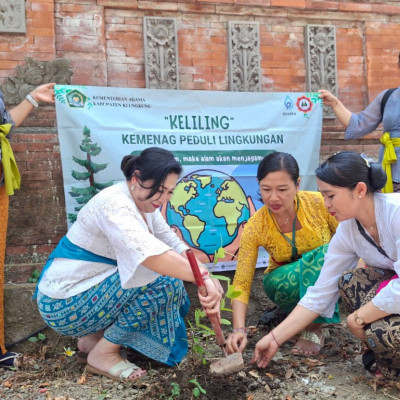 Wujudkan Ekoteologi dan Spirit Green Dharma, Bimas Hindu Hijaukan Kawasan Pura Agung Kentel Gumi